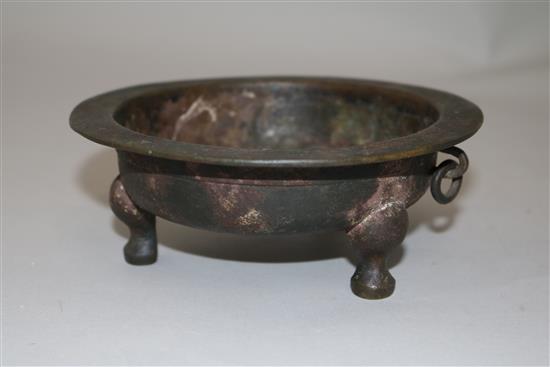 A Chinese archaic bronze tripod vessel, 15.5cm